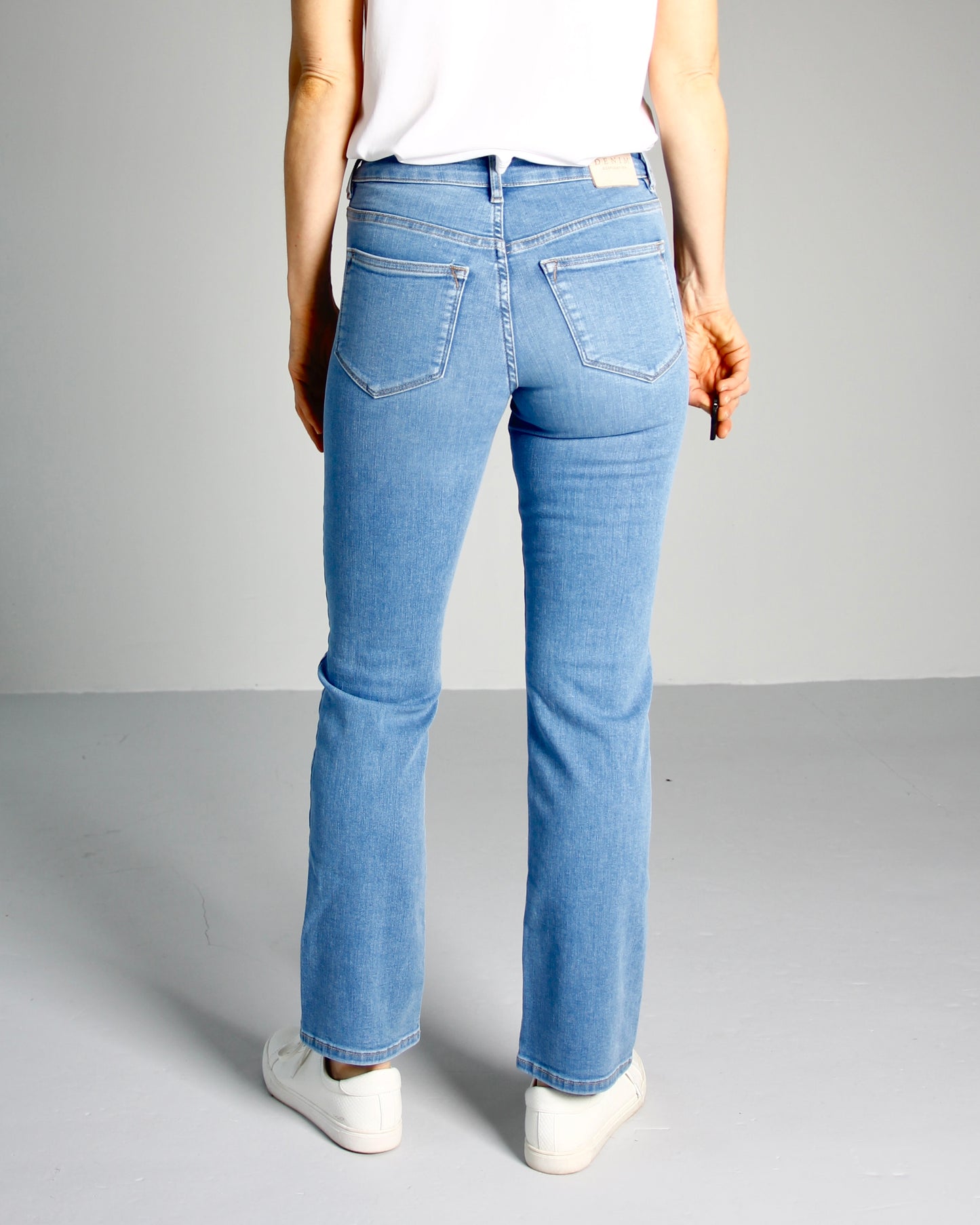 PÅFYLL PÅ LAGER - Vera Riviera blue Jeans - Dame - Straight - Kun str. 34-48