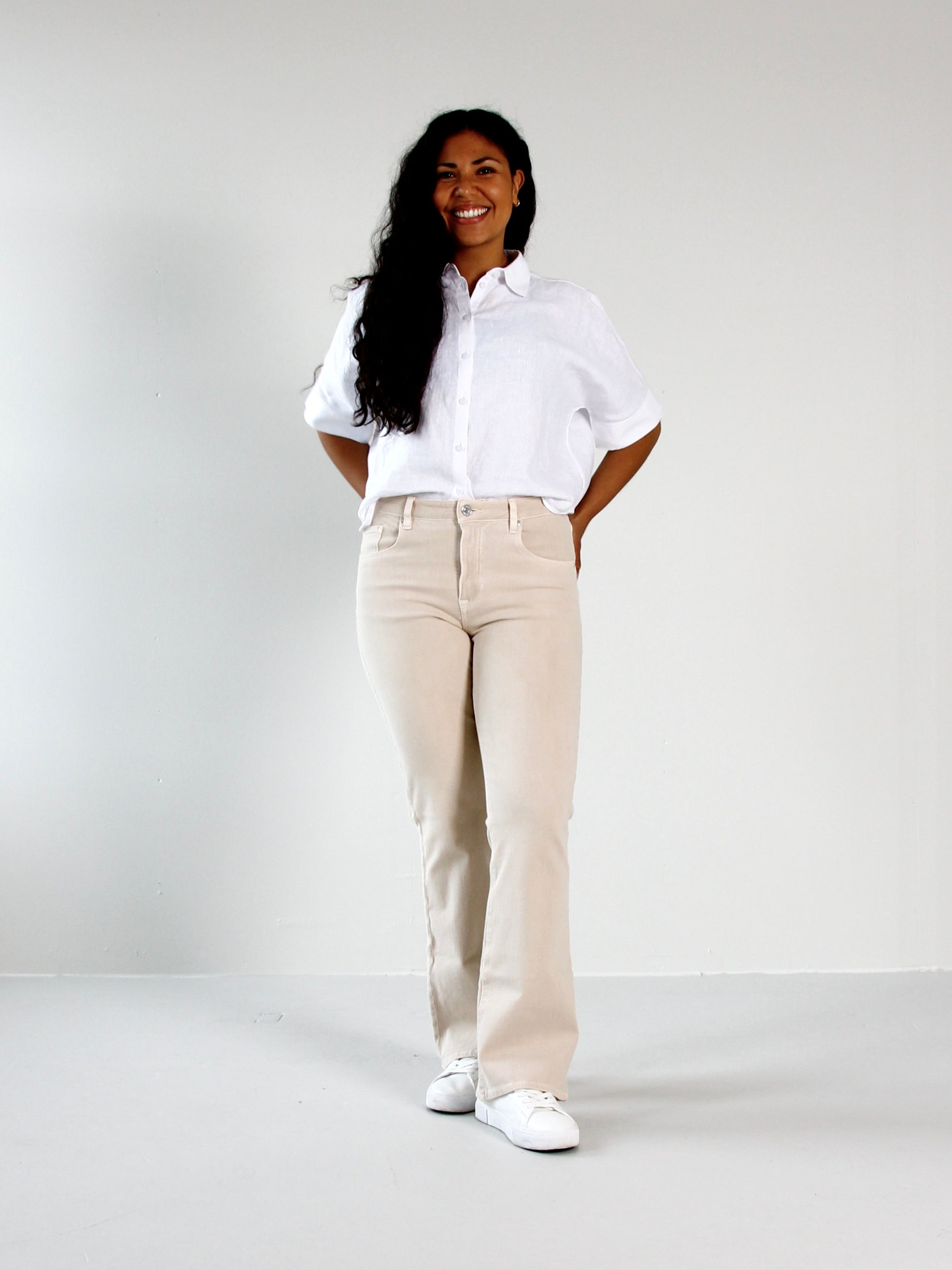 WENDY BOOTCUT JEANS - LIGHT SAND