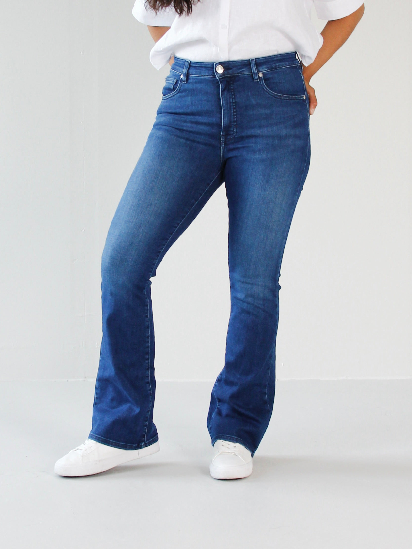 WESLEY JEANS - VELVET BLUE
