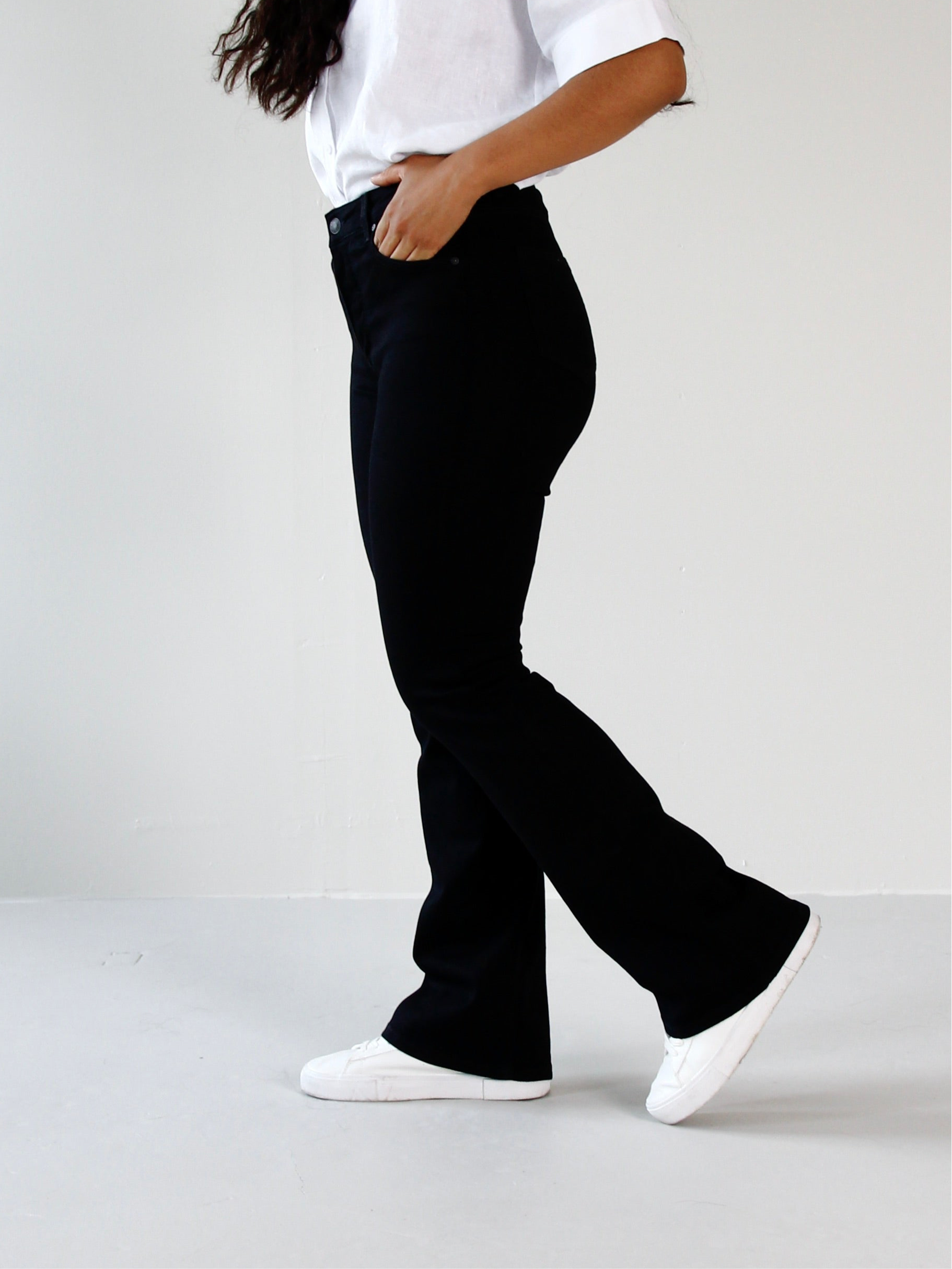WANDA BOOTCUT JEANS- BLACK