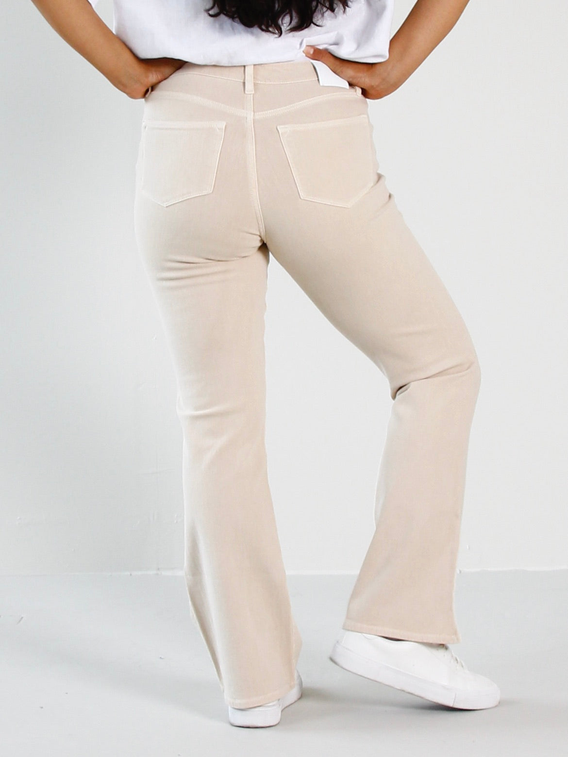 WENDY BOOTCUT JEANS - LIGHT SAND