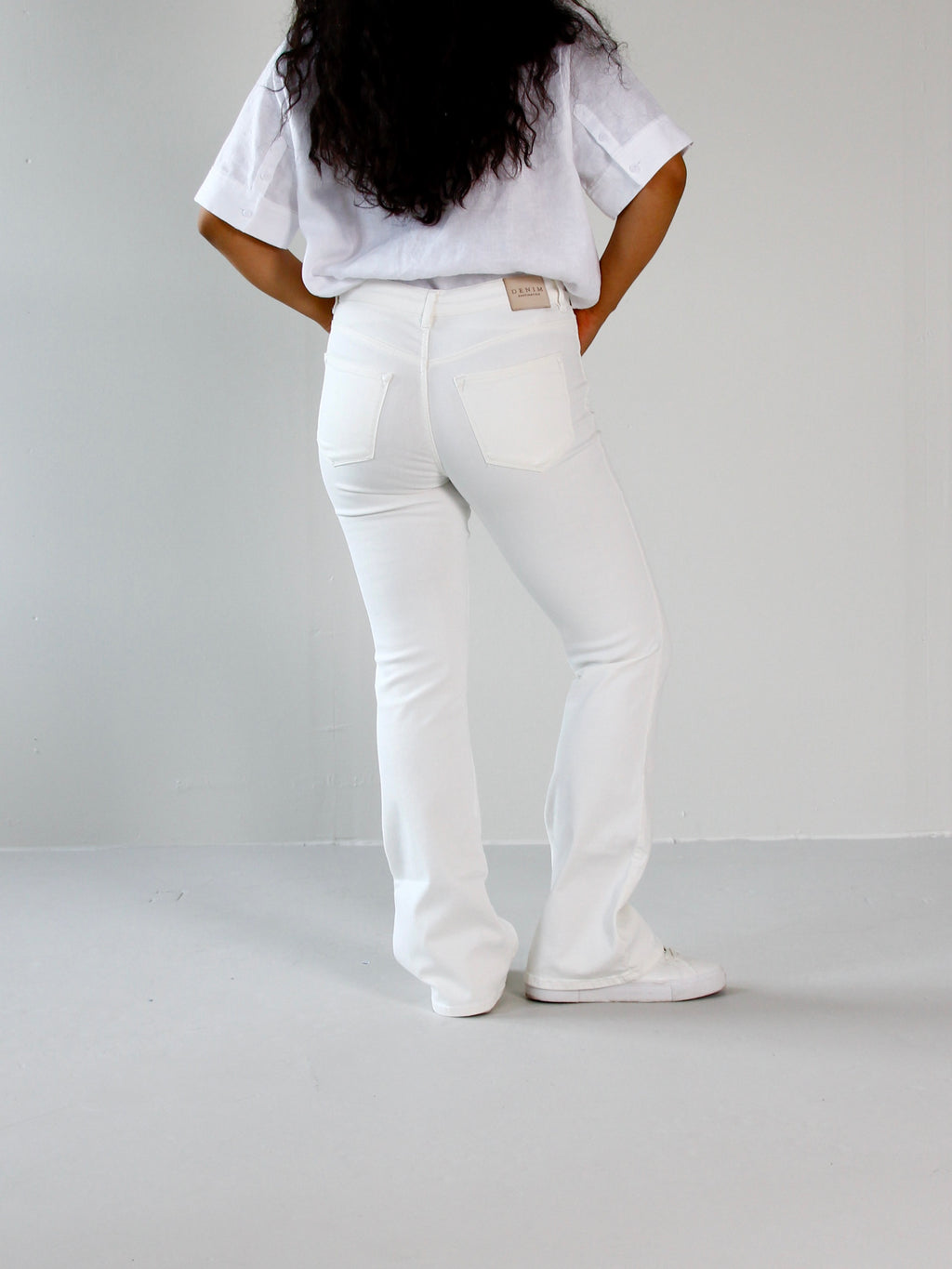 WESLEY - SOFT WHITE