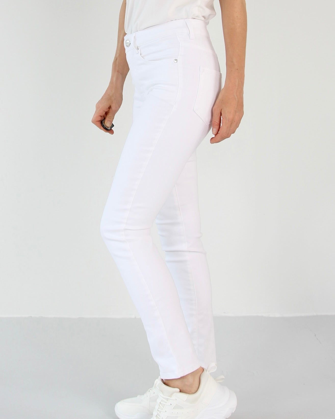 Stretchy 2024 white jeans