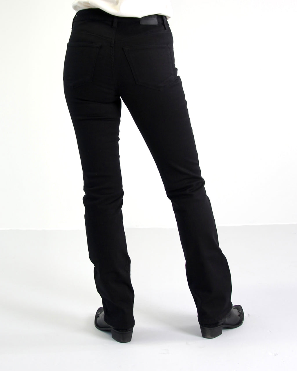 VALLY - BLACK