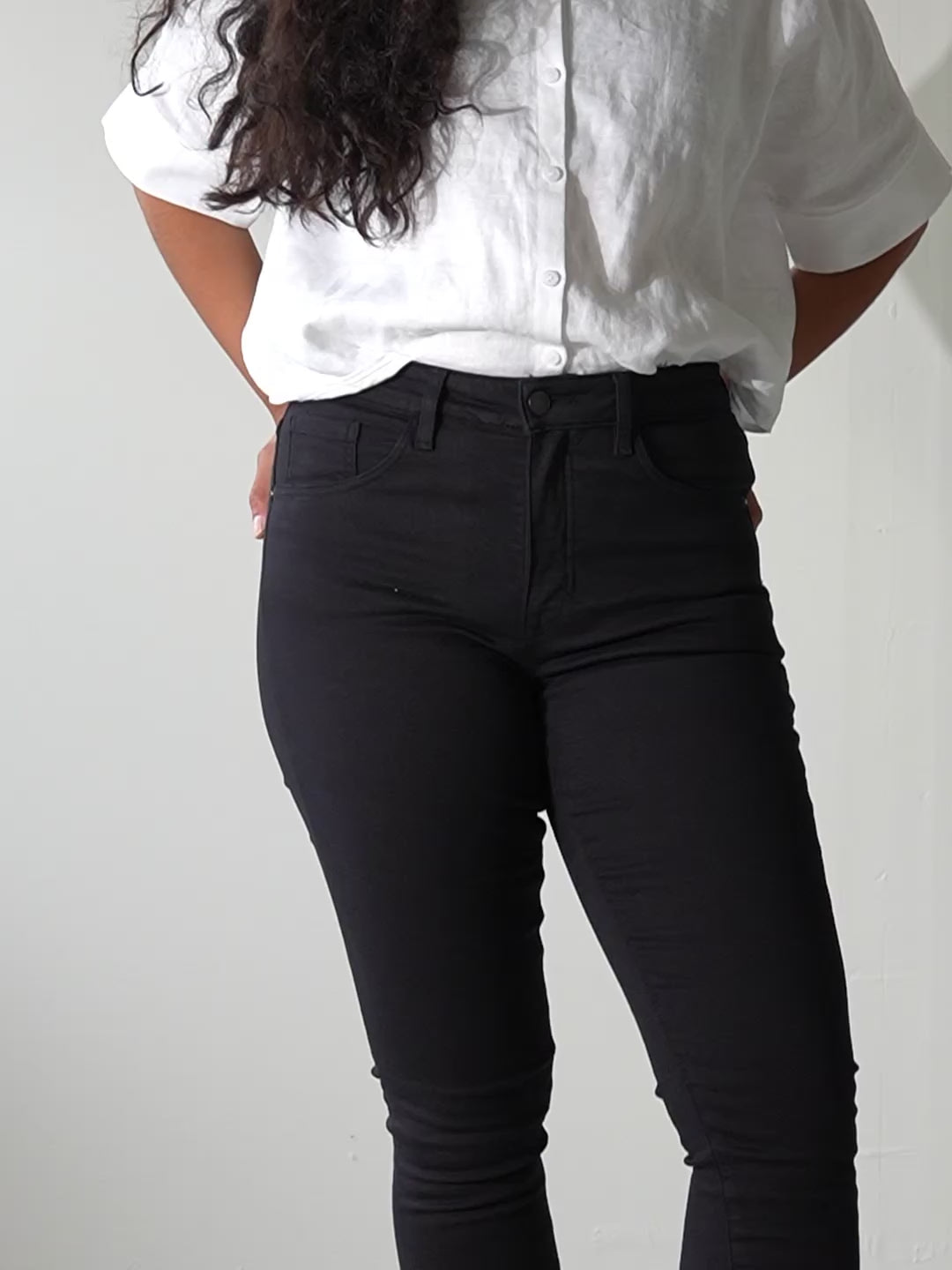 ASTRID SLIM JEANS - BLACK