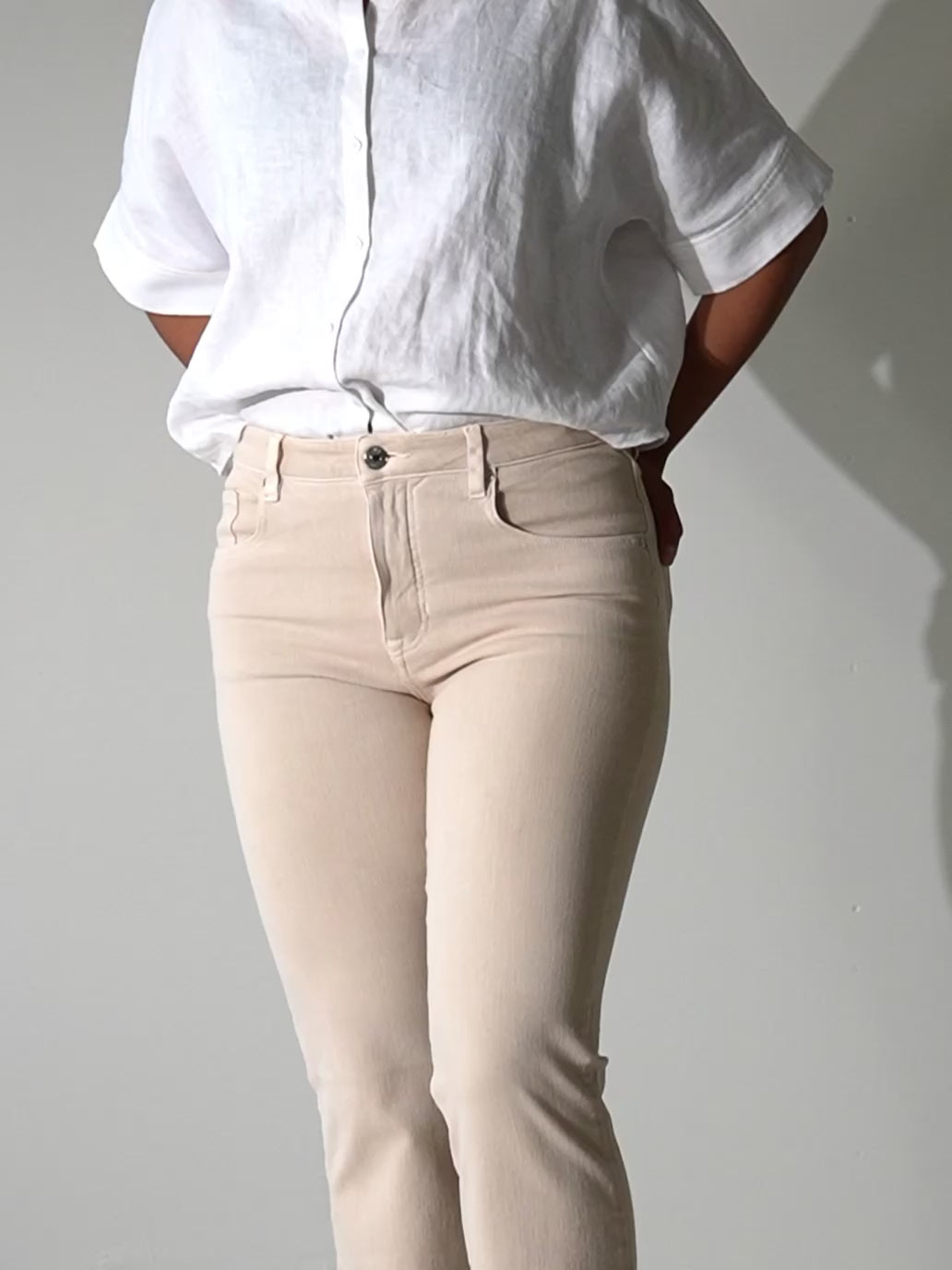 WENDY BOOTCUT JEANS - LIGHT SAND